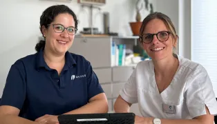 sprechen Dr. Aina Zehnder, Hausärztin in Albisrieden und Ursina Mathis, Pflegeexpertin APN