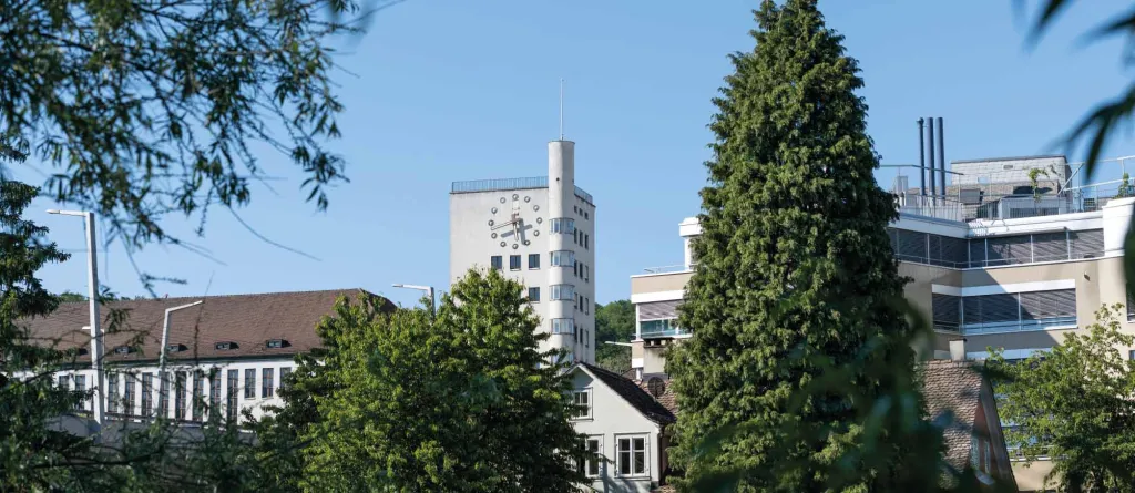 Markanter Turm vom Kirchgemeindehaus in Wipkingen