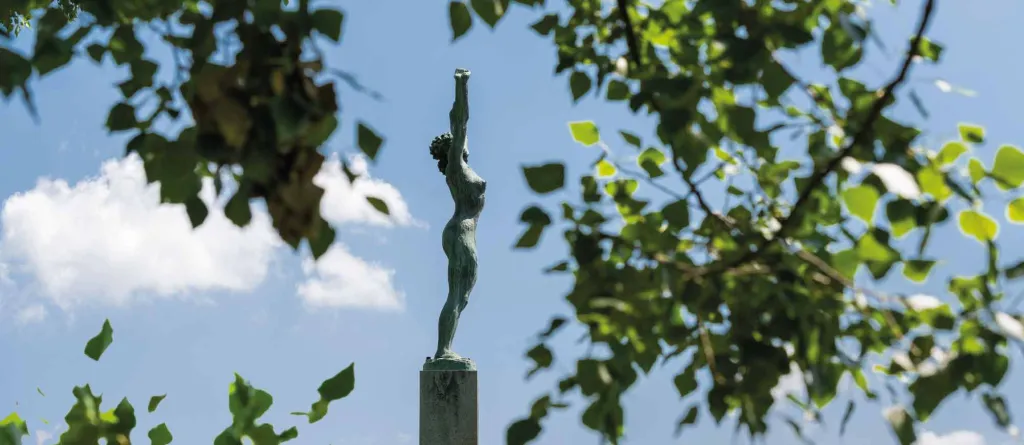 Statue auf der Landiwiese in Wollishofen